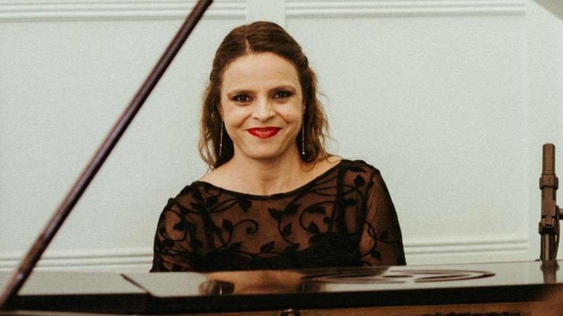 Imagem da fonte — Luciana Alvarenga Regional canta Choro