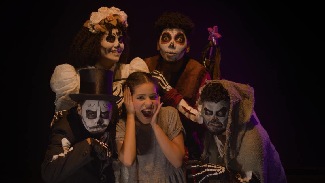 A Vila dos Esqueletos  Dançantes  - Multilinguagem - TEATRO FIRJAN SESI CAMPOS