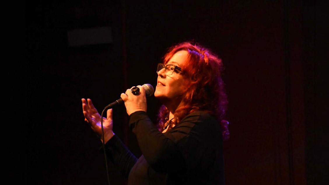 Sábado Homenagem apresenta Ninah Jo no Show Doce Presença - Ivan Lins 80 Anos
