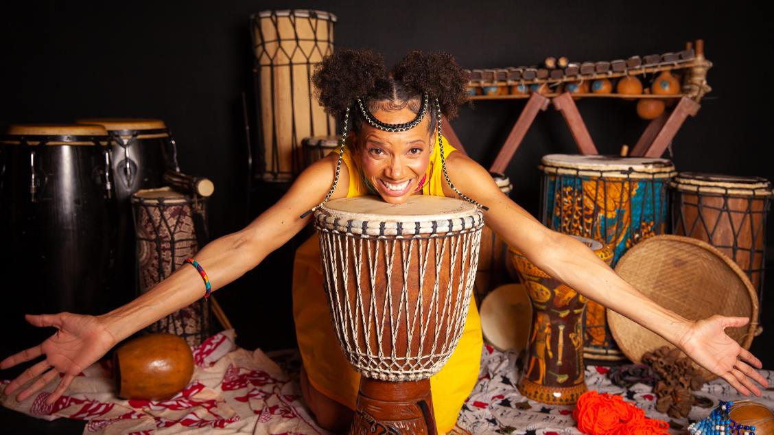 A MENINA AKILI E SEU TAMBOR FALANTE   - TEATRO FIRJAN SESI CAXIAS