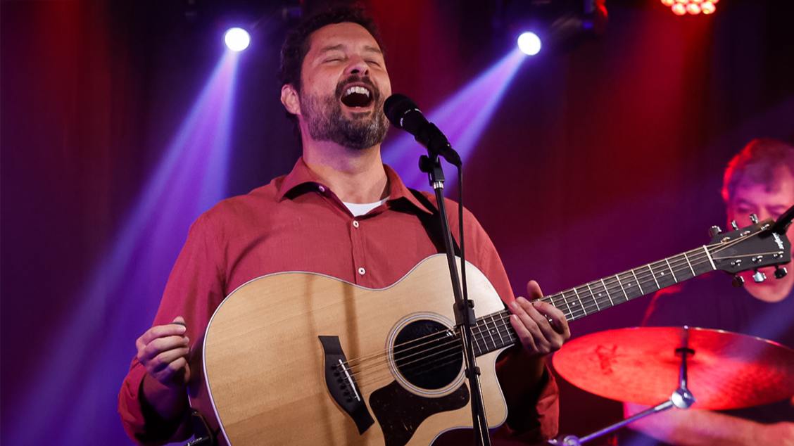 Sexta Plural apresenta Marcelo Hollanda e Banda Rio de Minas