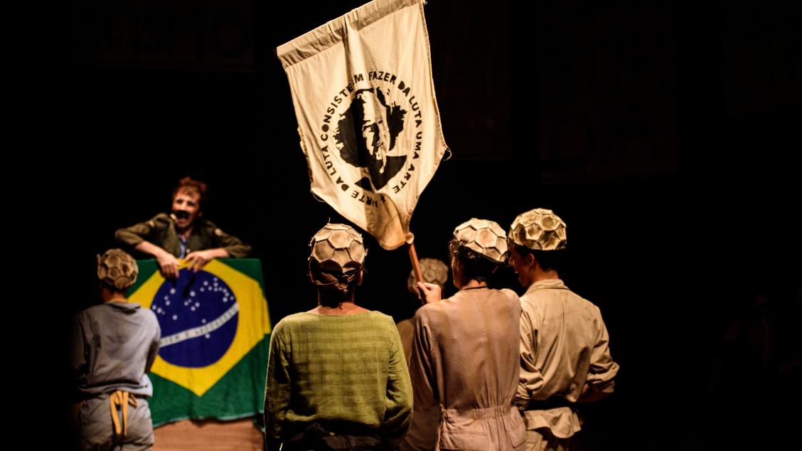 Revolução na América do Sul - TEATRO FIRJAN SESI CAMPOS