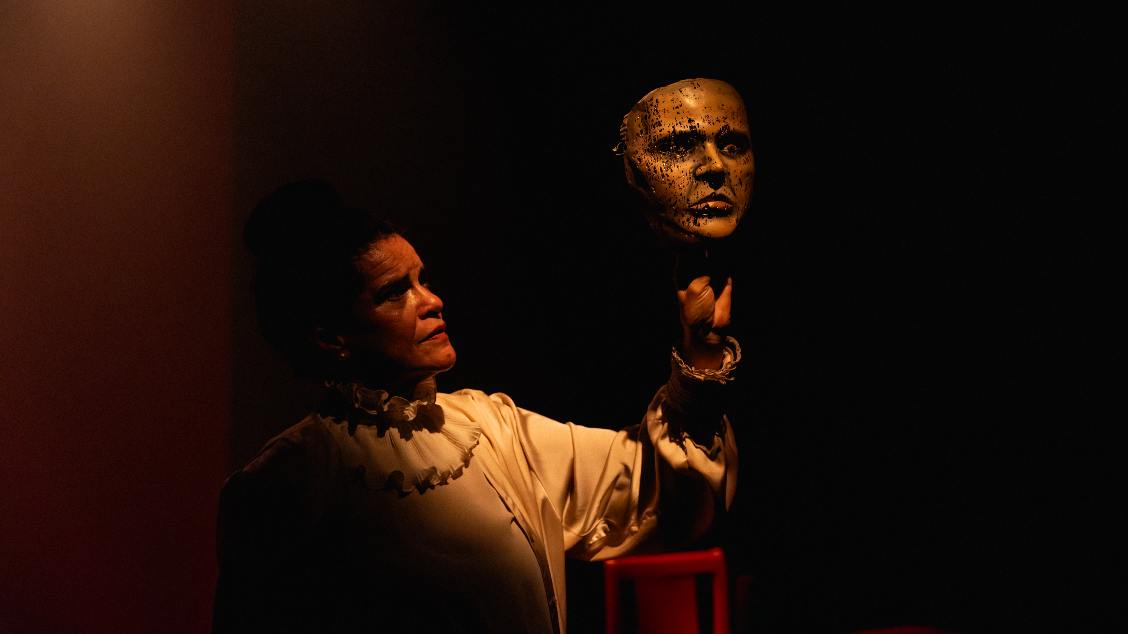 Imagem da fonte — Adorável Face de Andronieva Petrosa - (Não será permitida a entrada após o início do Espetáculo)