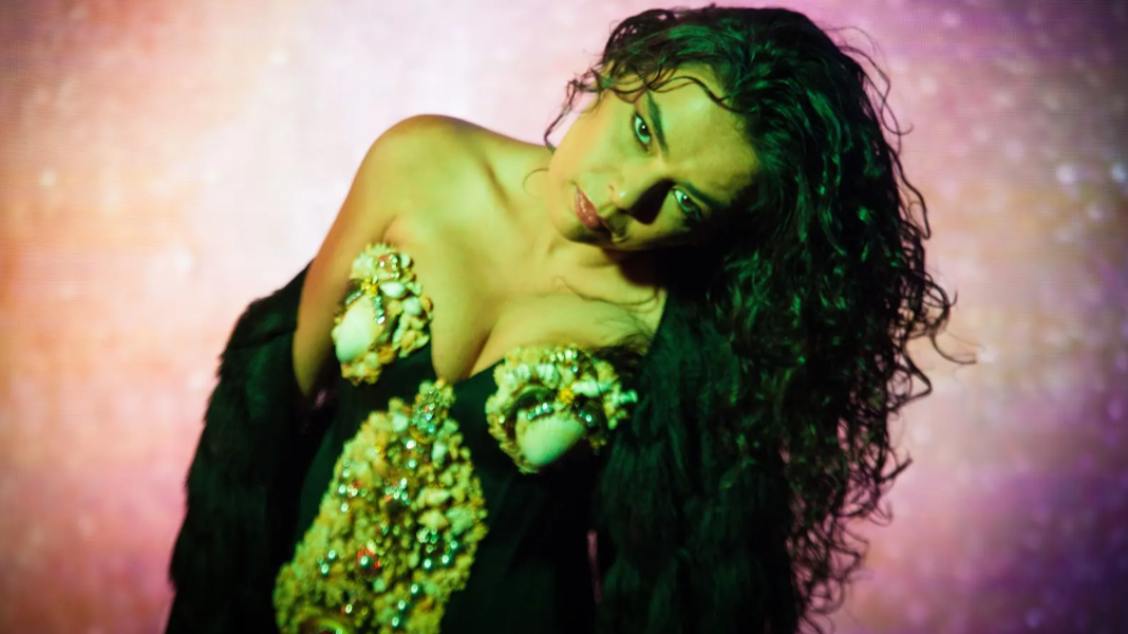 Ava Rocha: “Femme Frame” com Chicão ao piano