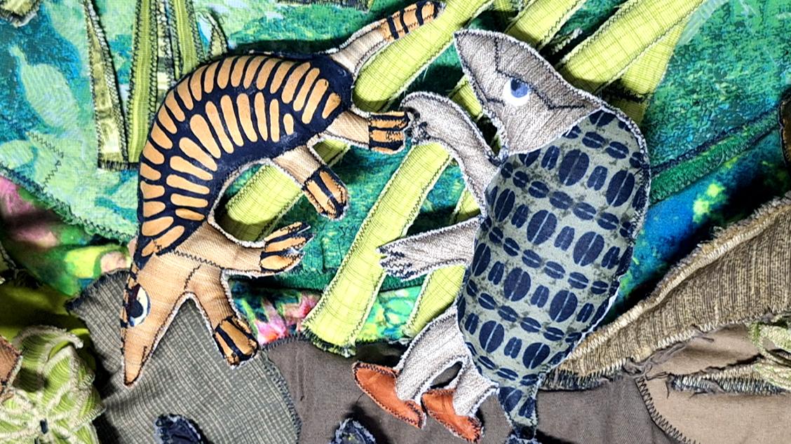 Domingo das Crianças - Cia. Costurando Histórias apresenta Capoeira da Bicharada Participações Especiais: Mestre Mazinho e a Escola Rio Capoeira