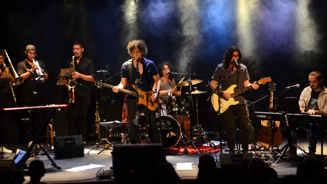 Os Beatlemaníacos The Beatles: Love Revolution